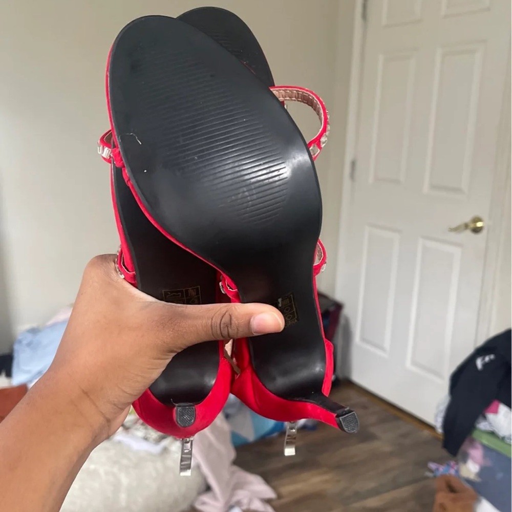 Red Heels - Picture 4 of 4
